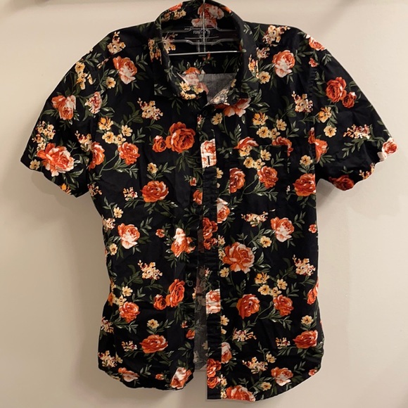 Forever 21 | Floral Short Sleeve Button Down - Picture 1 of 3